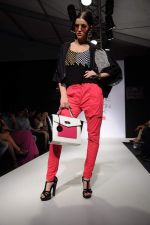 Model walk the ramp for talent box patola show at LFW 2012 Day 4 in Grand Hyatt on 6th Aug 2012 (29681135).JPG