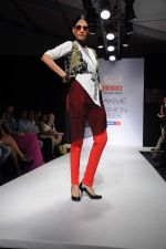 Model walk the ramp for talent box patola show at LFW 2012 Day 4 in Grand Hyatt on 6th Aug 2012 (29681144).JPG