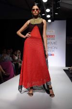 Model walk the ramp for talent box patola show at LFW 2012 Day 4 in Grand Hyatt on 6th Aug 2012 (29681156).JPG