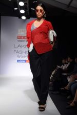 Model walk the ramp for talent box patola show at LFW 2012 Day 4 in Grand Hyatt on 6th Aug 2012 (29681160).JPG