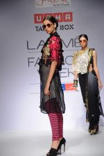 Model walk the ramp for talent box patola show at LFW 2012 Day 4 in Grand Hyatt on 6th Aug 2012 (29681166).JPG