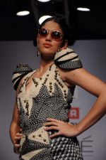 Model walk the ramp for talent box patola show at LFW 2012 Day 4 in Grand Hyatt on 6th Aug 2012 (29681184).JPG