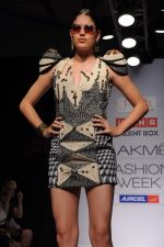 Model walk the ramp for talent box patola show at LFW 2012 Day 4 in Grand Hyatt on 6th Aug 2012 (29681185).JPG