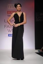 Model walk the ramp for talent box ritika karishma shahani show at Lakme Fashion Week Day 4 on 6th Aug 2012 (128).JPG