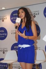 Anushka Sharma at Nivea press meet in Mumbai on 8th Aug 2012 (32).jpg