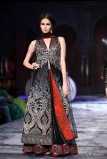 Model walk the ramp fo JJ Valaya Show at PCJ Delhi Couture Week day 1 on 8th Aug 2012  (26).JPG