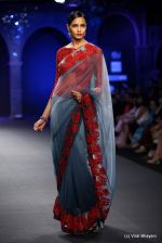 Model walk the ramp fo Varun Bahl Show at PCJ Delhi Couture Week day 1 on 8th Aug 2012 (227).JPG