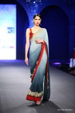 Model walk the ramp fo Varun Bahl Show at PCJ Delhi Couture Week day 1 on 8th Aug 2012 (229).JPG
