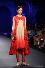 Model walk the ramp fo Varun Bahl Show at PCJ Delhi Couture Week day 1 on 8th Aug 2012 (238).JPG