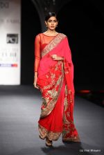 Model walk the ramp fo Varun Bahl Show at PCJ Delhi Couture Week day 1 on 8th Aug 2012 (252).JPG