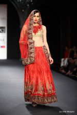 Model walk the ramp fo Varun Bahl Show at PCJ Delhi Couture Week day 1 on 8th Aug 2012 (257).JPG
