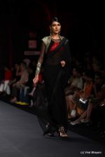 Model walk the ramp fo Varun Bahl Show at PCJ Delhi Couture Week day 1 on 8th Aug 2012 (275).JPG