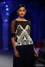 Model walk the ramp fo Varun Bahl Show at PCJ Delhi Couture Week day 1 on 8th Aug 2012 (293).JPG