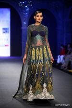 Model walk the ramp fo Varun Bahl Show at PCJ Delhi Couture Week day 1 on 8th Aug 2012 (302).JPG