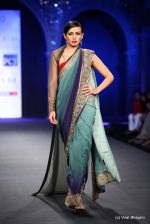 Model walk the ramp fo Varun Bahl Show at PCJ Delhi Couture Week day 1 on 8th Aug 2012 (307).JPG