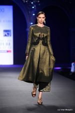 Model walk the ramp fo Varun Bahl Show at PCJ Delhi Couture Week day 1 on 8th Aug 2012 (312).JPG
