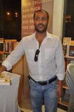 Abhishek Kapoor at Chetan Bhagat_s Book Launch - What Young India Wants in Crosswords, Kemps Corner on 9th Aug 2012 (58).JPG