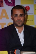 Chetan Bhagat at Chetan Bhagat_s Book Launch - What Young India Wants in Crosswords, Kemps Corner on 9th Aug 2012 (62).JPG