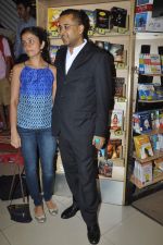 Chetan Bhagat at Chetan Bhagat_s Book Launch - What Young India Wants in Crosswords, Kemps Corner on 9th Aug 2012 (64).JPG