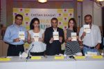 Shazahn Padamsee,Masaba,Chetan Bhagat,Abhishek Kapoor at Chetan Bhagat_s Book Launch - What Young India Wants in Crosswords, Kemps Corner on 9th Aug 2012 (140).JPG