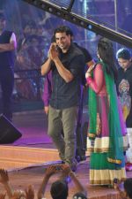 Akshay Kumar at Dahi Handi events in Mumbai on 10th Aug 2012 (105).JPG