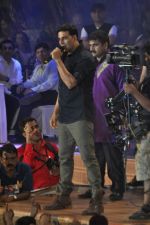 Akshay Kumar at Dahi Handi events in Mumbai on 10th Aug 2012 (115).JPG