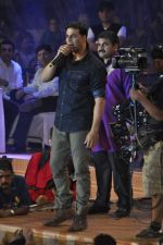 Akshay Kumar at Dahi Handi events in Mumbai on 10th Aug 2012 (117).JPG