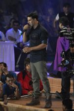 Akshay Kumar at Dahi Handi events in Mumbai on 10th Aug 2012 (118).JPG