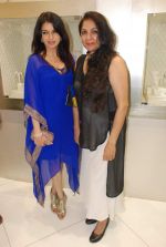Bhagyashree, Neena Gupta at Varuna Jani store in Bandra,Mumbai on 10th Aug 2012 (46).JPG