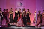 Madhuri Dixit walk the ramp for Anju Modi show at PCJ Delhi Couture Week Day 3 on 10th Aug 2012 (128).JPG