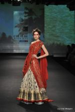 Model walk the ramp for Anju Modi show at PCJ Delhi Couture Week Day 3 on 10th Aug 2012 200 (60).JPG