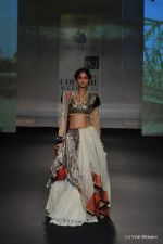Model walk the ramp for Anju Modi show at PCJ Delhi Couture Week Day 3 on 10th Aug 2012 200 (63).JPG