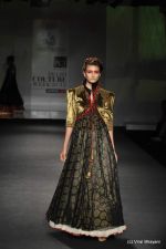 Model walk the ramp for Anju Modi show at PCJ Delhi Couture Week Day 3 on 10th Aug 2012 200 (92).JPG