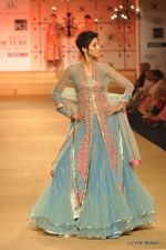 Model walk the ramp for Ashima Leena show at PCJ Delhi Couture Week on 9th Aug 2012 (100).JPG
