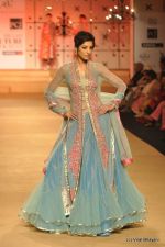 Model walk the ramp for Ashima Leena show at PCJ Delhi Couture Week on 9th Aug 2012 (101).JPG