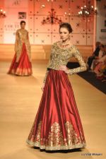 Model walk the ramp for Ashima Leena show at PCJ Delhi Couture Week on 9th Aug 2012 (145).JPG