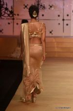 Model walk the ramp for Ashima Leena show at PCJ Delhi Couture Week on 9th Aug 2012 (87).JPG