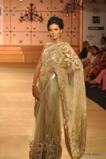 Model walk the ramp for Ashima Leena show at PCJ Delhi Couture Week on 9th Aug 2012 (93).JPG