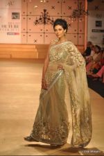 Model walk the ramp for Ashima Leena show at PCJ Delhi Couture Week on 9th Aug 2012 (94).JPG