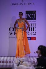 Model walk the ramp for Gaurav Gupta show at PCJ Delhi Couture Week on 9th Aug 2012 (141).JPG