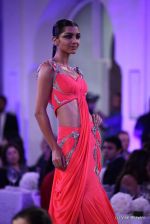 Model walk the ramp for Gaurav Gupta show at PCJ Delhi Couture Week on 9th Aug 2012 (142).JPG
