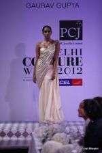 Model walk the ramp for Gaurav Gupta show at PCJ Delhi Couture Week on 9th Aug 2012 (160).JPG