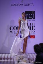 Model walk the ramp for Gaurav Gupta show at PCJ Delhi Couture Week on 9th Aug 2012 (176).JPG