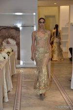 Model walk the ramp for Gaurav Gupta show at PCJ Delhi Couture Week on 9th Aug 2012 (30).JPG