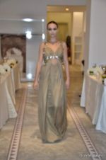 Model walk the ramp for Gaurav Gupta show at PCJ Delhi Couture Week on 9th Aug 2012 (36).JPG