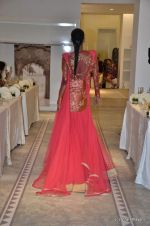 Model walk the ramp for Gaurav Gupta show at PCJ Delhi Couture Week on 9th Aug 2012 (45).JPG
