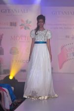 Model walks for Manali Jagtap Show at Global Magazine- Sultan Ahmed tribute fashion show on 15th Aug 2012 (265).JPG