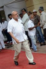  at Ashok Mehta_s funeral in Mumbai on 17th Aug 2012  (6).jpg