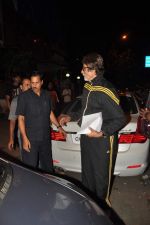 Amitabh Bachchan snapped along with Salim Merchant in Mumbai on 16th Aug 2012 (12).JPG