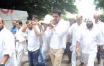 Arjun Rampal at Ashok Mehta_s funeral in Mumbai on 17th Aug 2012  (7).jpg
